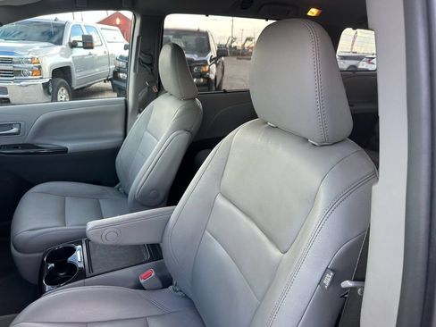 Used 2018 Toyota Sienna XLE w/ XLE Navigation Package AWD/4WD image 37