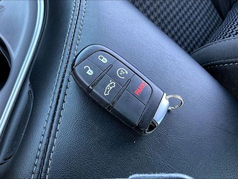 Used 2022 Dodge Challenger SXT w/ Driver Convenience Group RWD image 32