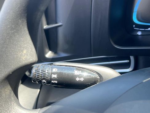 Used 2025 Hyundai Elantra SE image 19