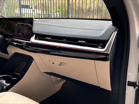 Certified 2025 BMW X2 xDrive28i image 18