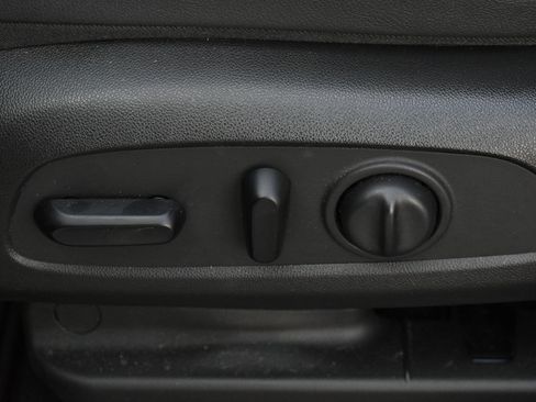 Used 2020 Buick Encore GX Essence w/ Sport Touring Package FWD image 13