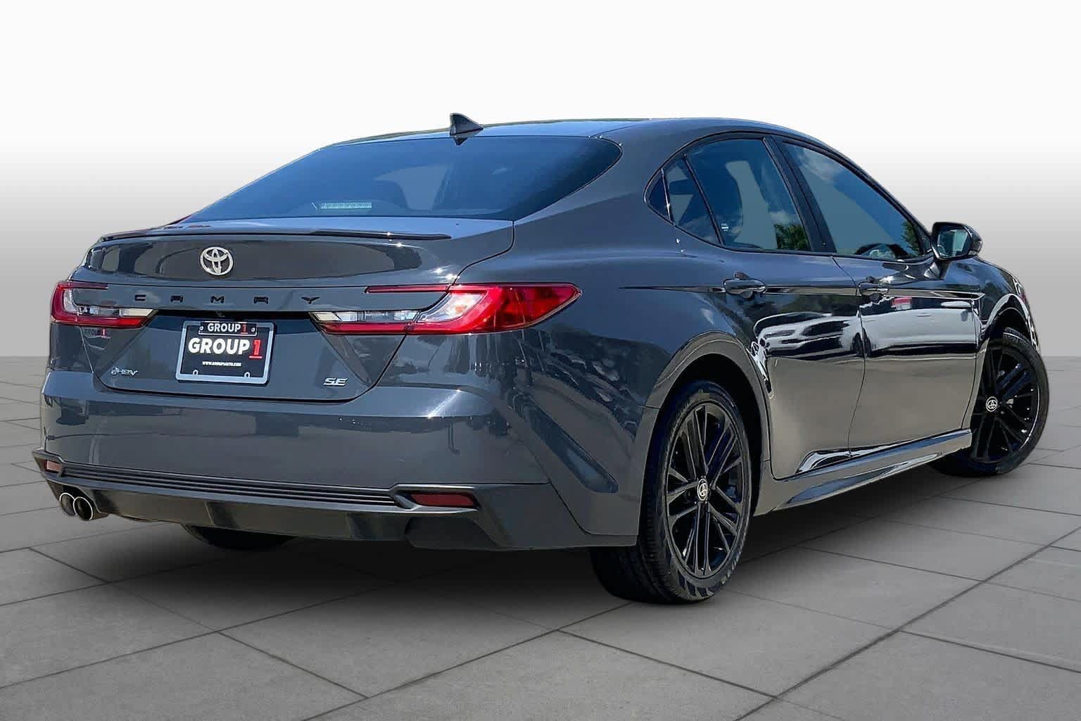Used 2025 Toyota Camry SE FWD image 13