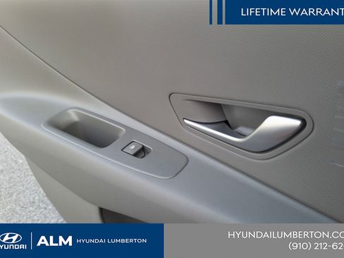 New 2026 Hyundai Elantra SE FWD image 18