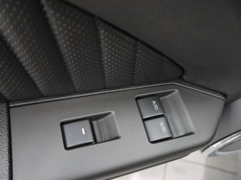 Used 2011 Ford Mustang Shelby GT500 w/ SVT Performance Pkg RWD image 35