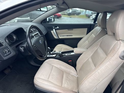 Used 2011 Volvo C70 T5 w/ Convenience Pkg image 7