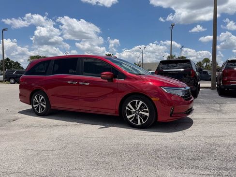 Used 2024 Honda Odyssey Touring image 2
