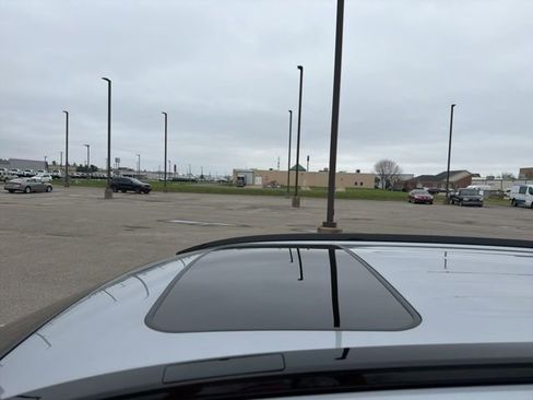 Used 2025 Toyota RAV4 XLE w/ Convenience Package image 4