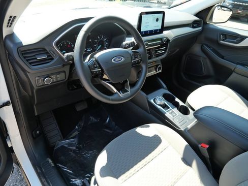 Certified 2022 Ford Escape SE w/ Convenience Package AWD/4WD image 3