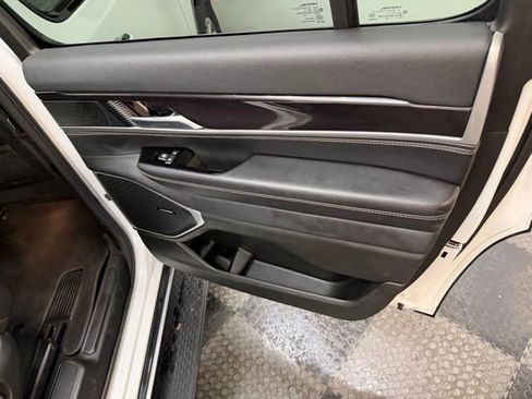 Certified 2024 Jeep Wagoneer 4WD image 40