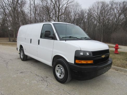 Used 2021 Chevrolet Express 2500 2500 Cargo w/ Driver Convenience Package image 9