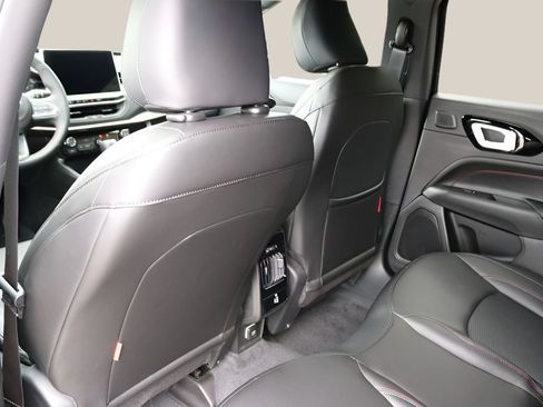 New 2026 Jeep Compass Trailhawk w/ Sun, Sound & Navigation Group AWD/4WD image 15