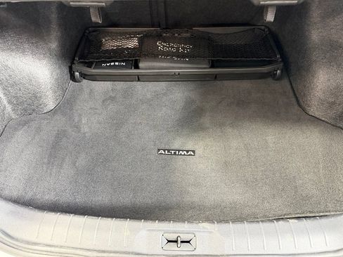 Used 2023 Nissan Altima 2.0 SR FWD image 30