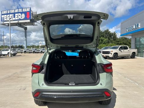 Used 2024 Chevrolet Trax RS w/ Driver Confidence Package FWD image 12