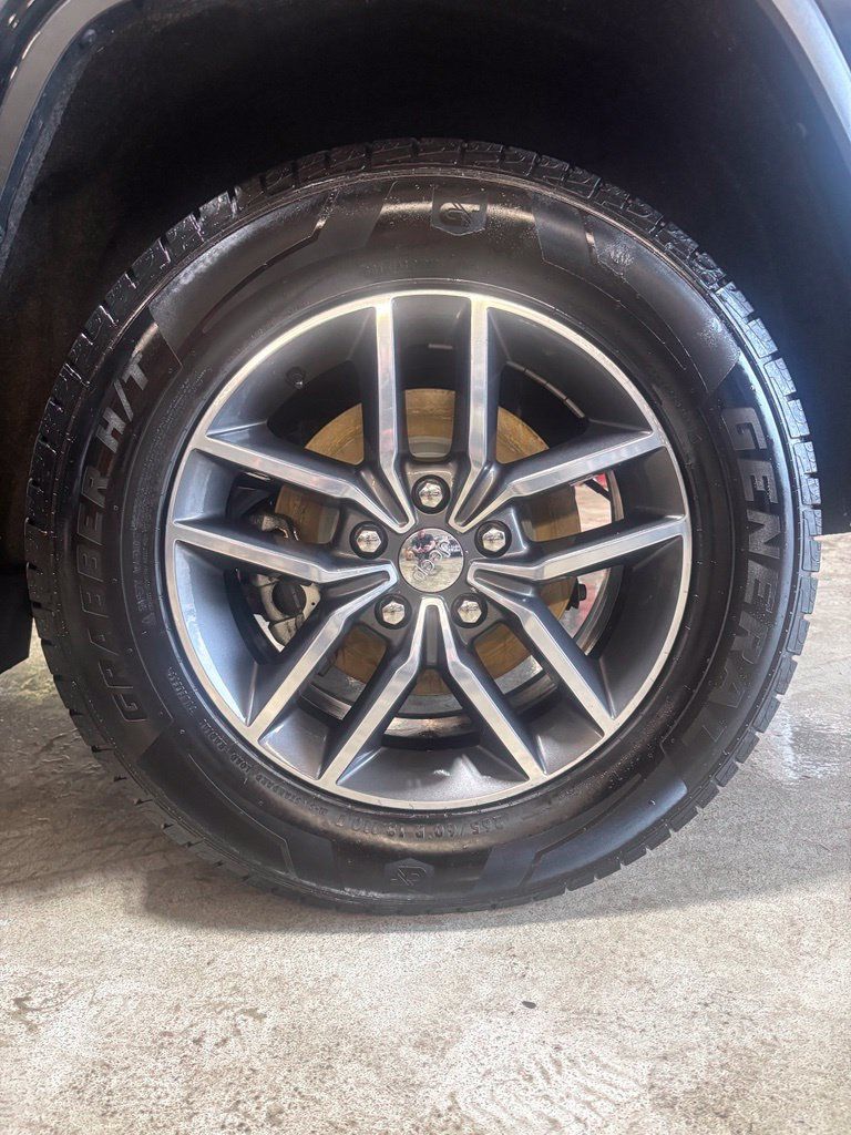 Used 2018 Jeep Grand Cherokee Limited AWD/4WD image 29