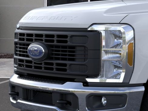 New 2026 Ford F350 4x4 Crew Cab DRW Super Duty image 17