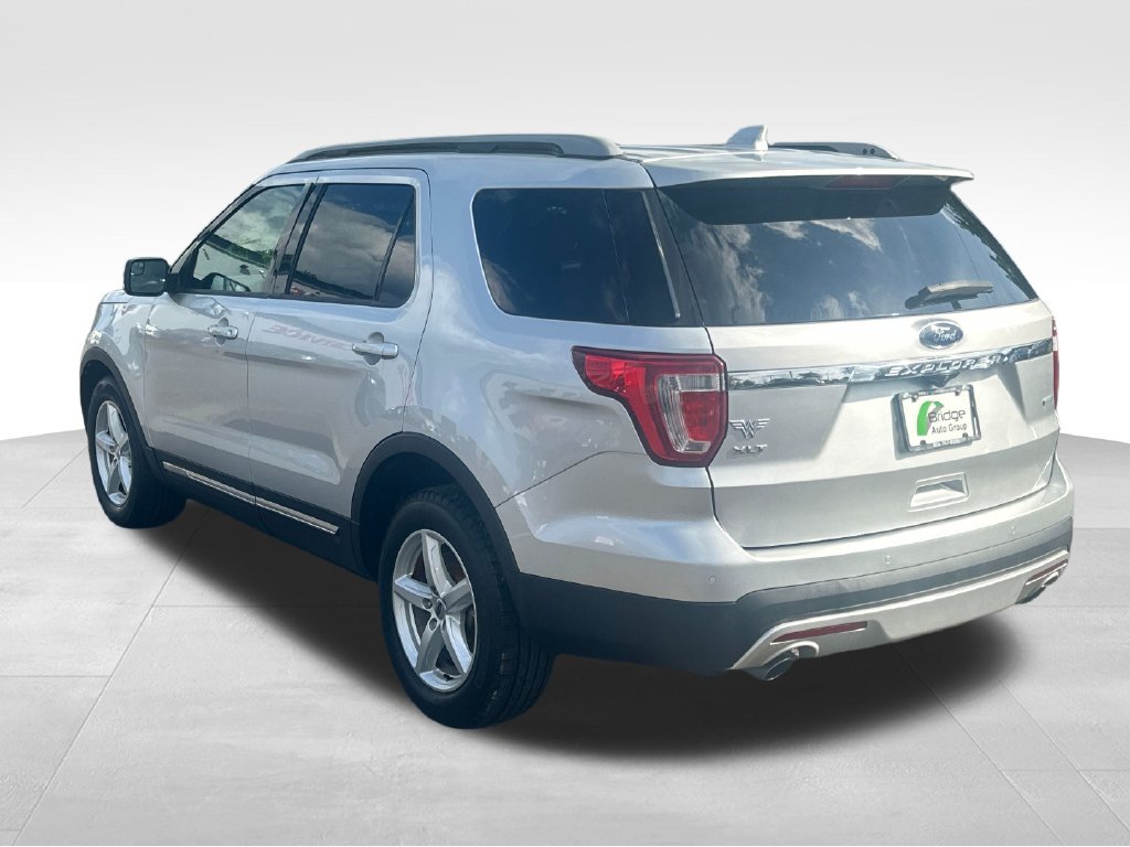 Used 2016 Ford Explorer XLT w/ Equipment Group 202A AWD/4WD image 4