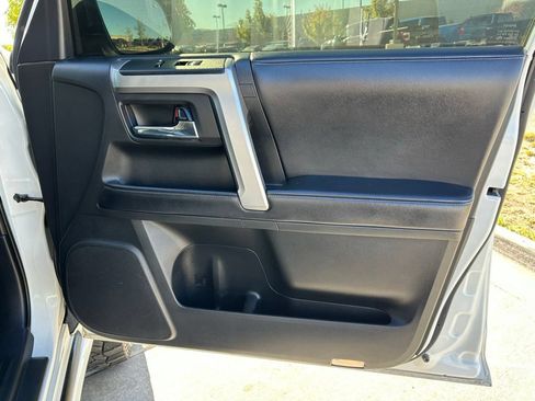 Used 2023 Toyota 4Runner Limited AWD/4WD image 30