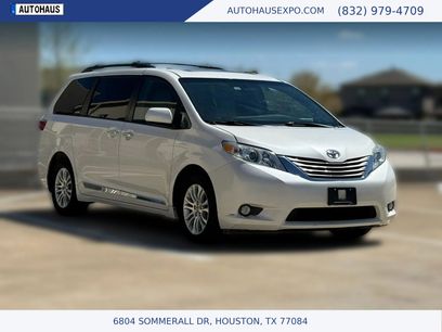 Used 2017 Toyota Sienna XLE w/ XLE Navigation Package