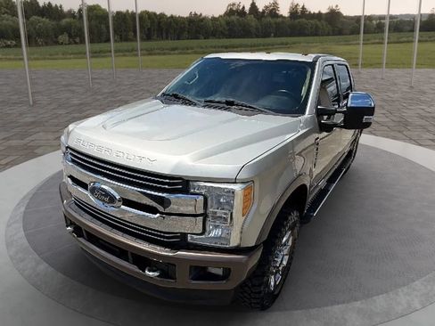 Used 2017 Ford F250 Lariat w/ Lariat Ultimate Package AWD/4WD image 10