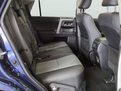Used 2022 Toyota 4Runner SR5 Premium w/ Moonroof Package AWD/4WD image 19