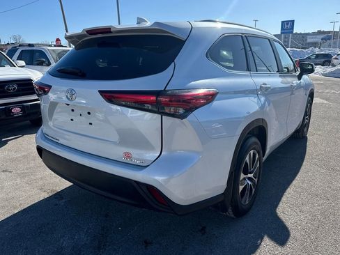 Used 2023 Toyota Highlander XLE image 10