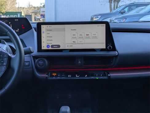 Used 2024 Toyota Prius Prime SE image 24