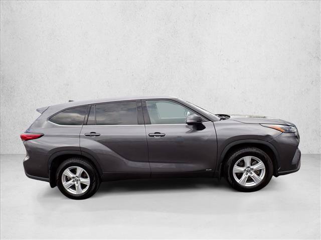 Used 2022 Toyota Highlander LE AWD/4WD image 5