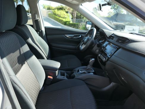 Used 2018 Nissan Rogue SV FWD image 27