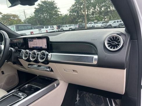 Used 2025 Mercedes-Benz GLB 250 GLB 250 image 22