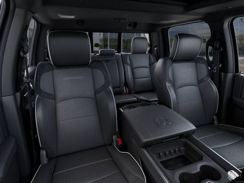 New 2026 RAM 2500 Laramie AWD/4WD image 17