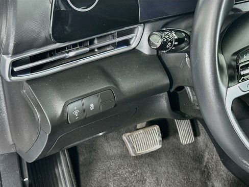 Used 2024 Hyundai Elantra Limited FWD image 17