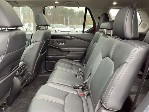 Used 2025 Honda Pilot Touring image 27