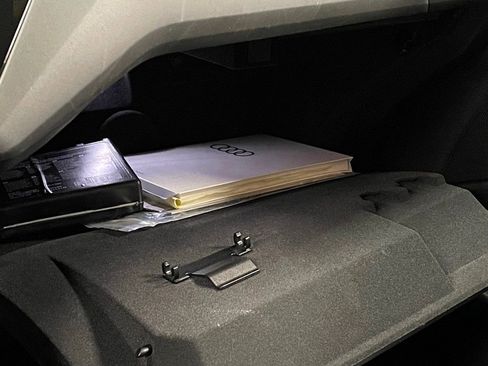 Used 2021 Audi e-tron Premium w/ Convenience Plus Package image 44