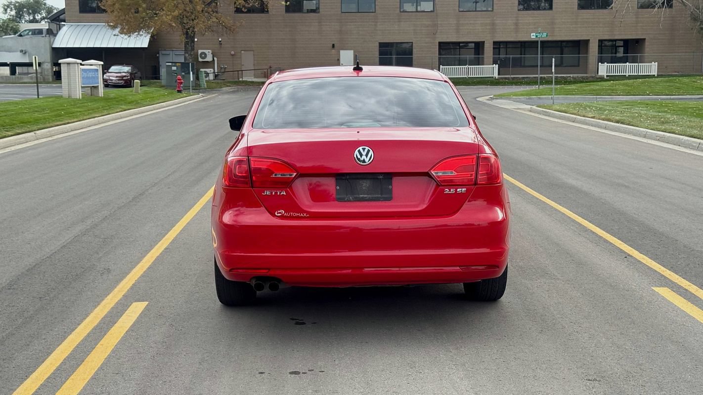 Used 2011 Volkswagen Jetta SE FWD image 4
