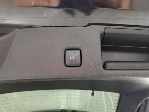 Used 2022 Ford Escape SE w/ SE Sport Appearance Package image 7