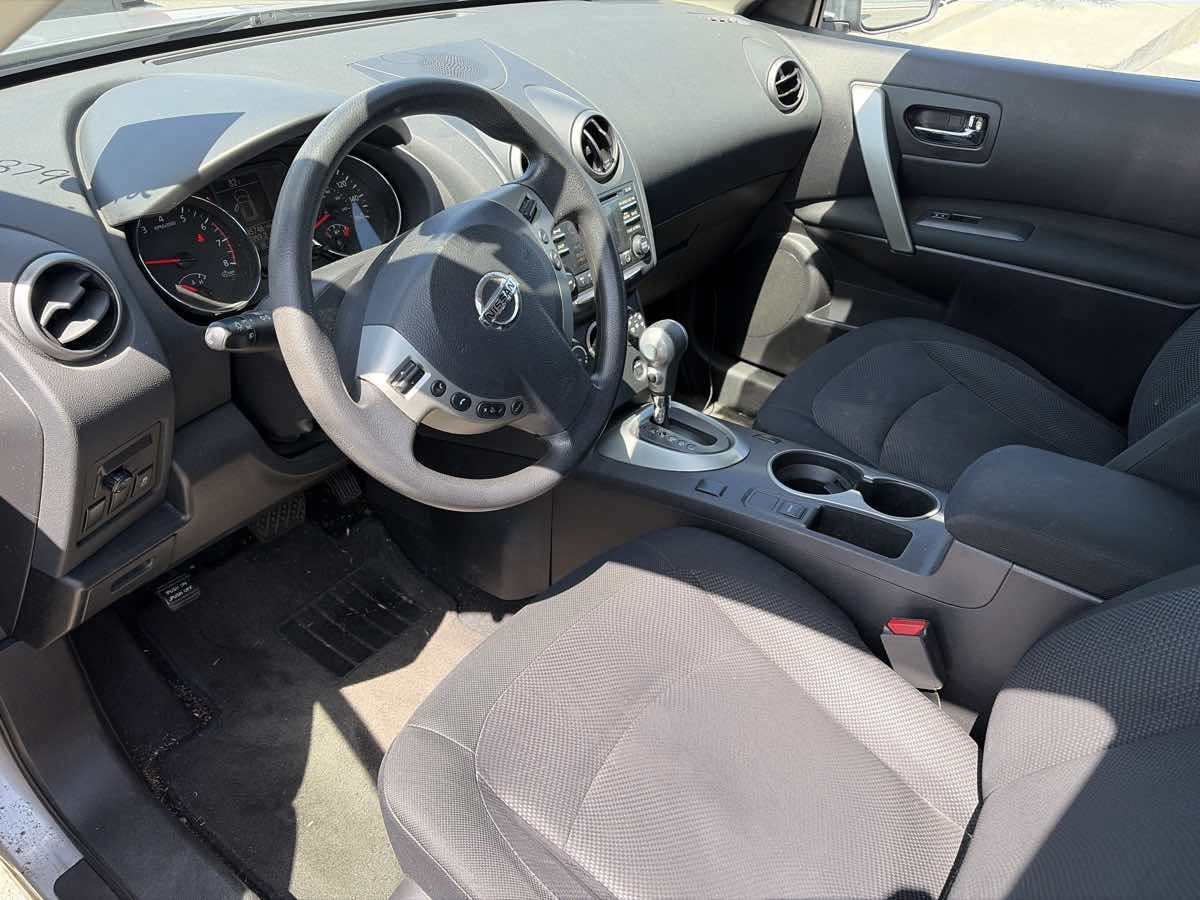 Used 2014 Nissan Rogue S w/ Convenience Package FWD image 2