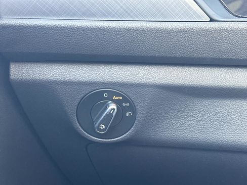 Used 2022 Volkswagen Jetta SE w/ Panoramic Sunroof Package image 27