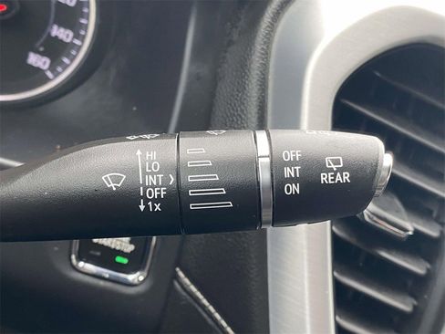 Used 2023 GMC Acadia SLE image 22