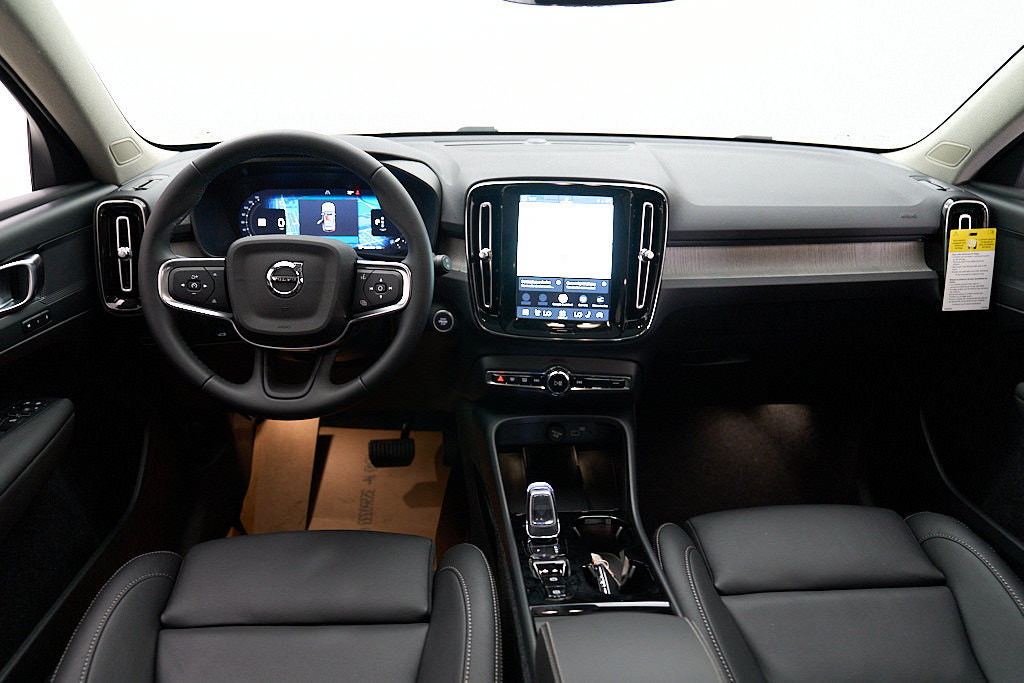 New 2026 Volvo XC40 B5 Plus w/ Climate Package AWD/4WD image 24