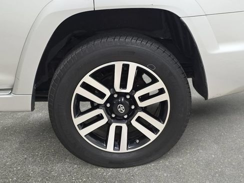 Used 2018 Toyota 4Runner Limited AWD/4WD image 33