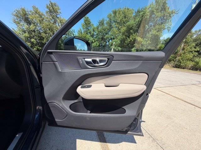 Used 2026 Volvo XC60 B5 Core AWD/4WD image 34