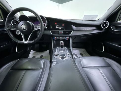 Used 2019 Alfa Romeo Giulia image 17