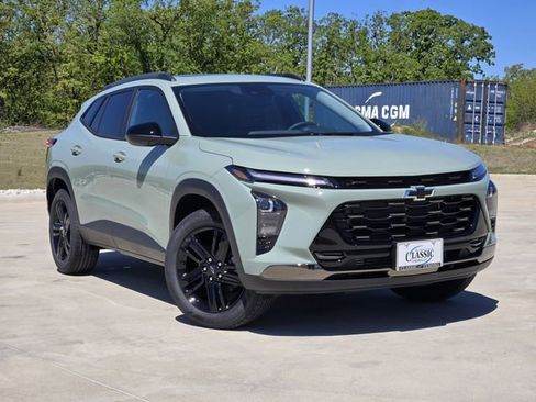 New 2026 Chevrolet Trax ACTIV image 1