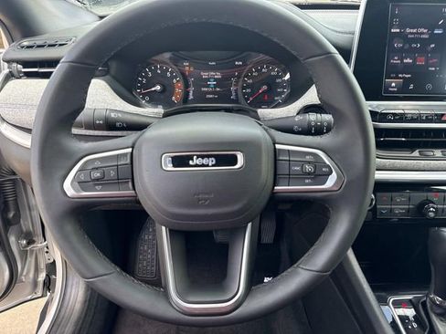 Used 2025 Jeep Compass Latitude AWD/4WD image 29