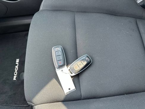 Used 2025 Nissan Rogue S FWD image 23