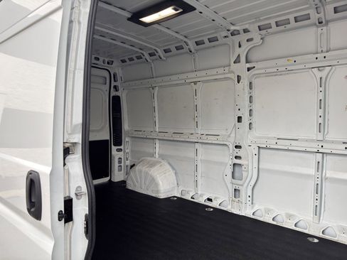 Used 2025 RAM ProMaster 2500 w/ Convenience Group FWD image 17