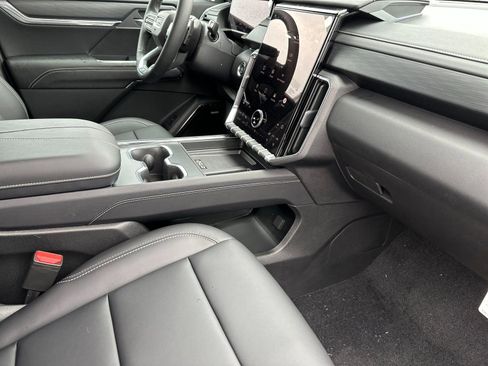 New 2026 GMC Acadia Elevation w/ Elevation Premium Package image 17