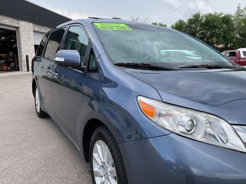 Used 2014 Toyota Sienna Limited w/ Limited Premium Package AWD/4WD image 11