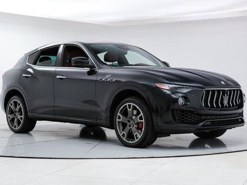 Certified 2023 Maserati Levante GT AWD/4WD image 7