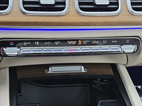 Certified 2022 Mercedes-Benz GLE 350 4MATIC w/ Premium Package image 24